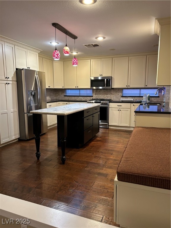 1008 Ridgegate Street