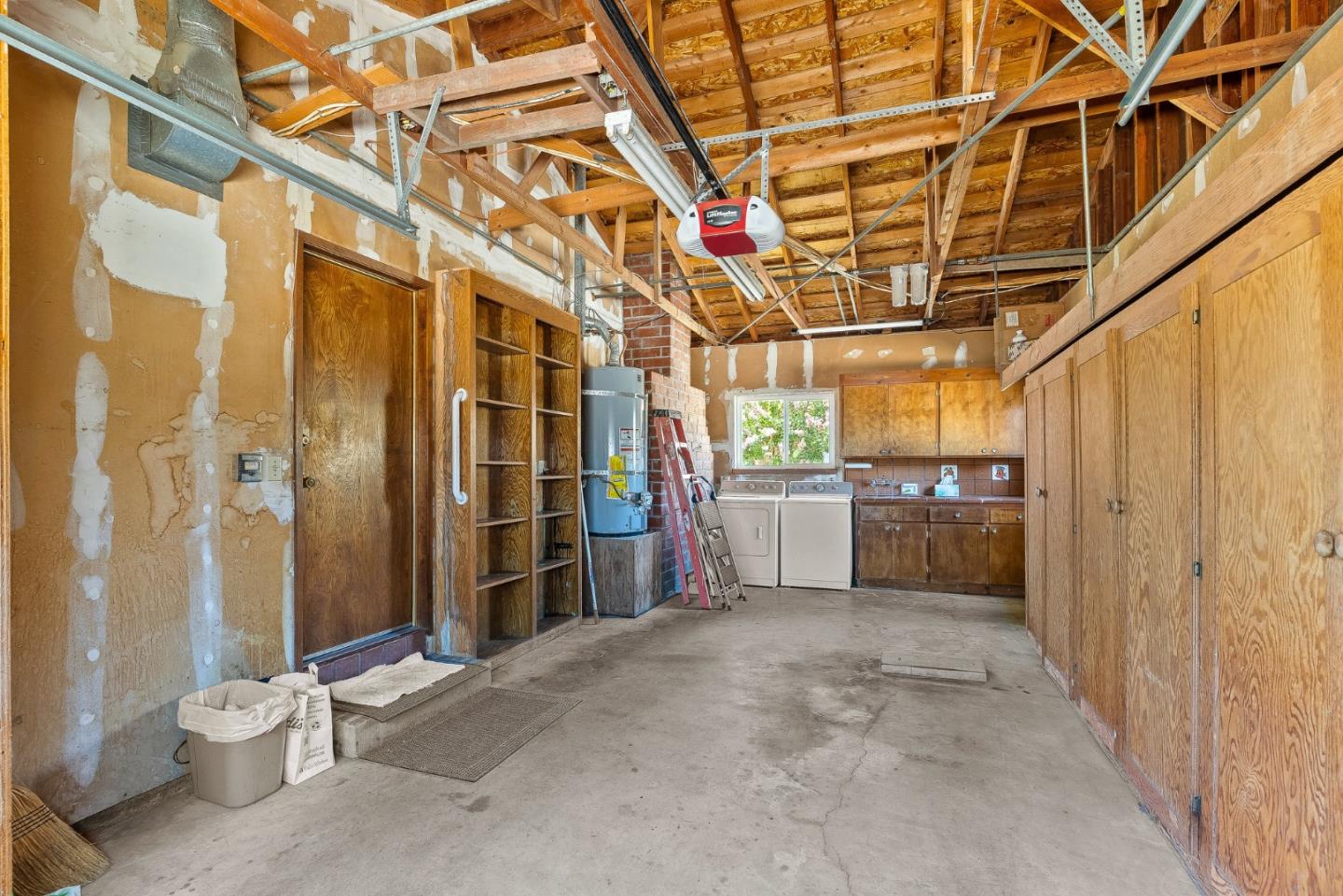 10595 Foothill AVE