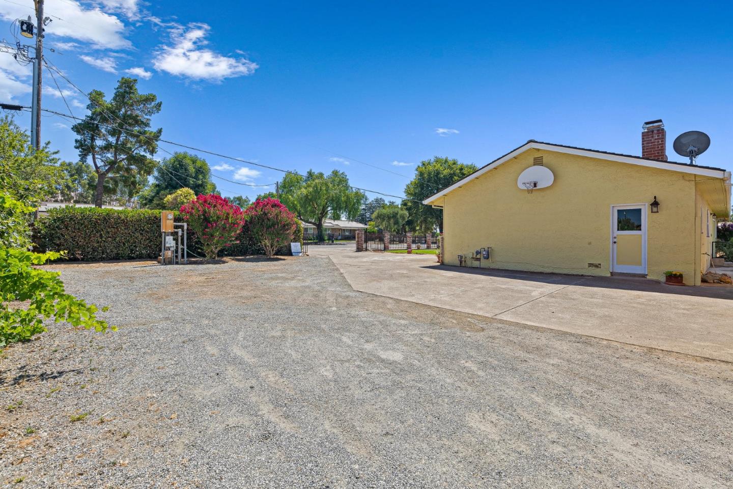 10595 Foothill AVE