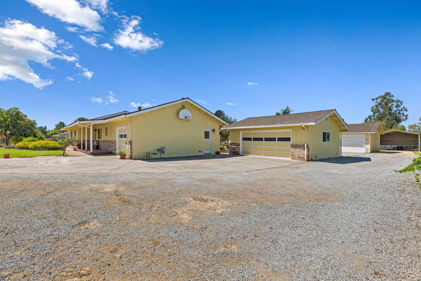 10595 Foothill AVE
