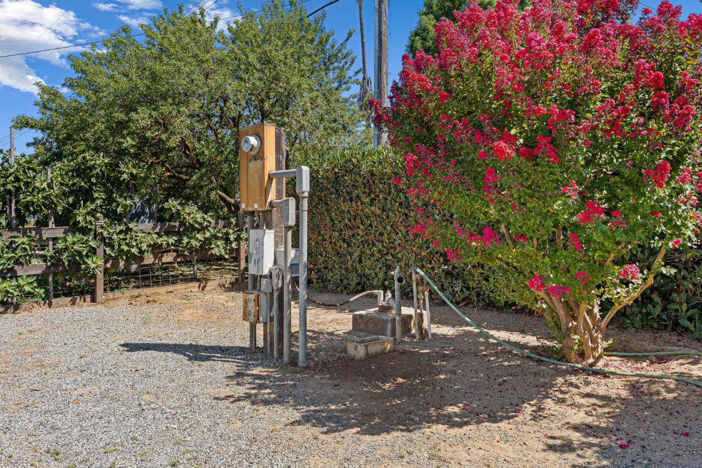 10595 Foothill AVE