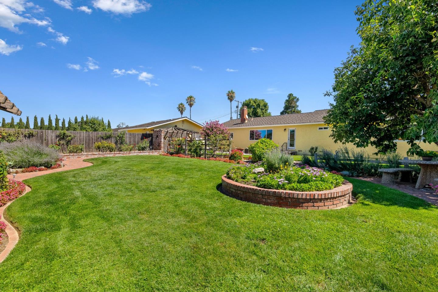 10595 Foothill AVE
