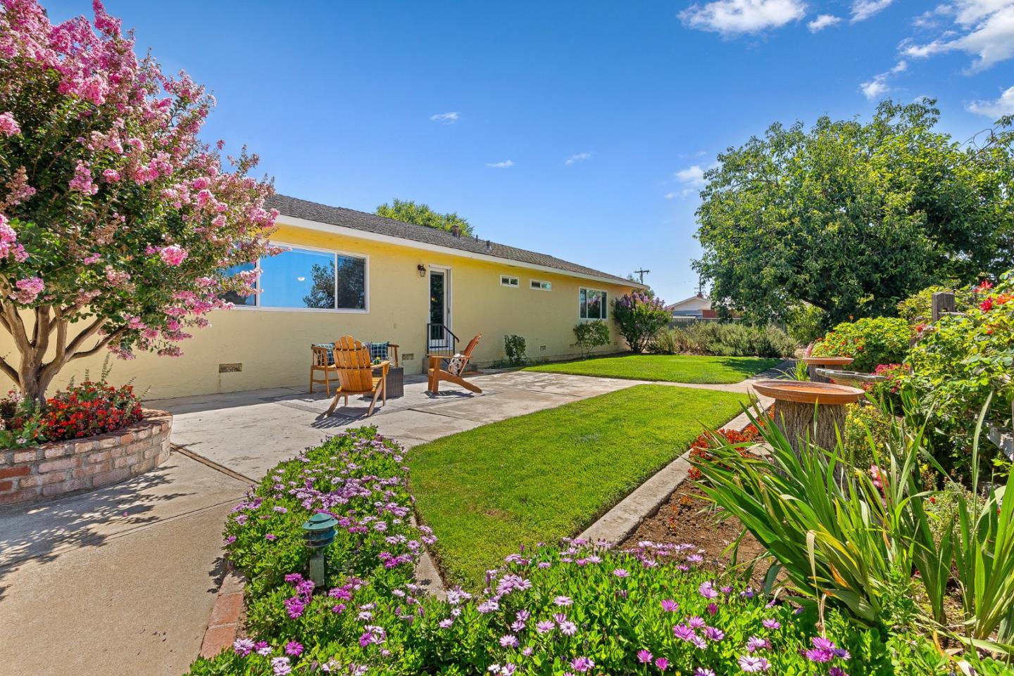 10595 Foothill AVE