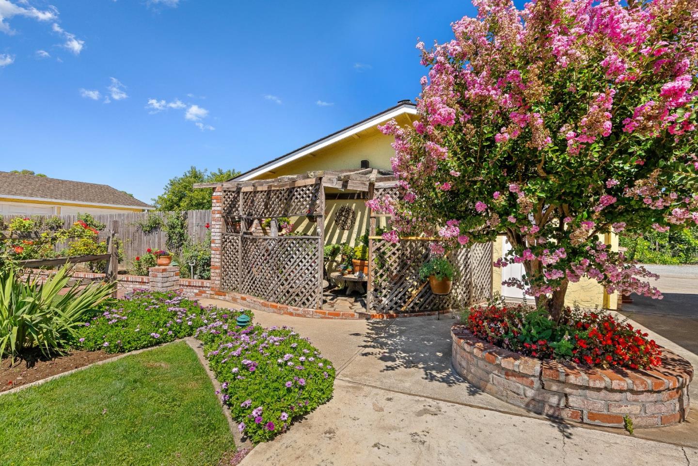 10595 Foothill AVE
