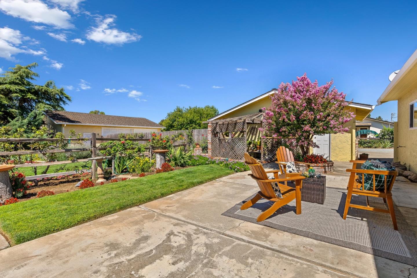 10595 Foothill AVE