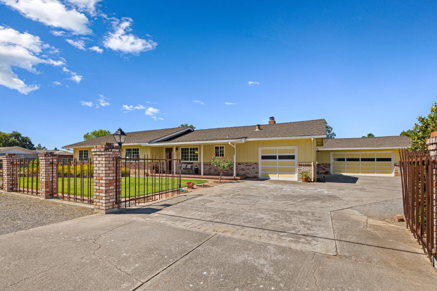 10595 Foothill AVE
