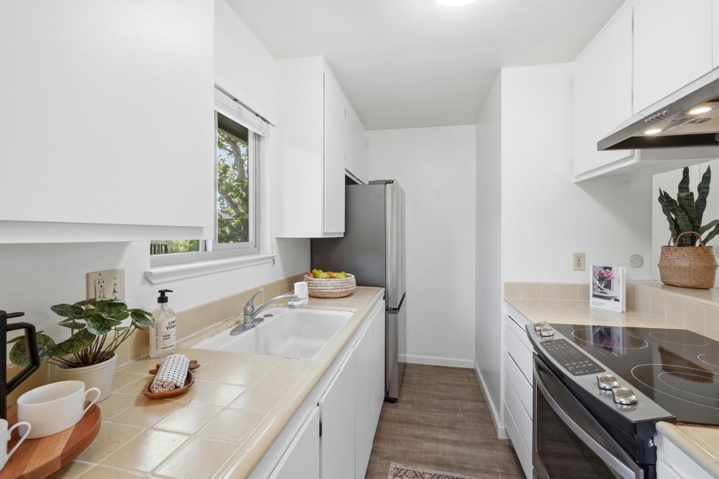 1400 Ruby CT 4