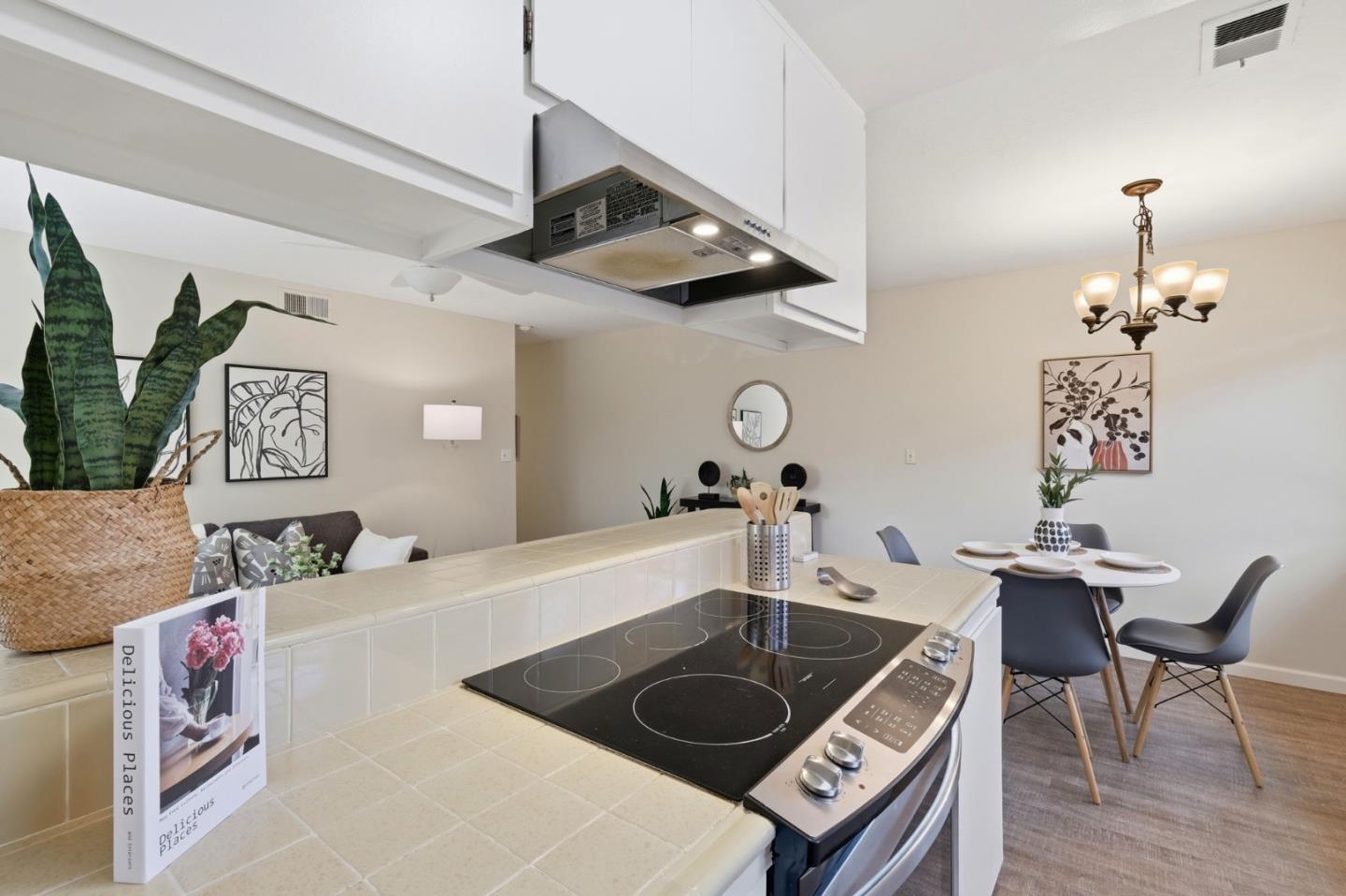 1400 Ruby CT 4