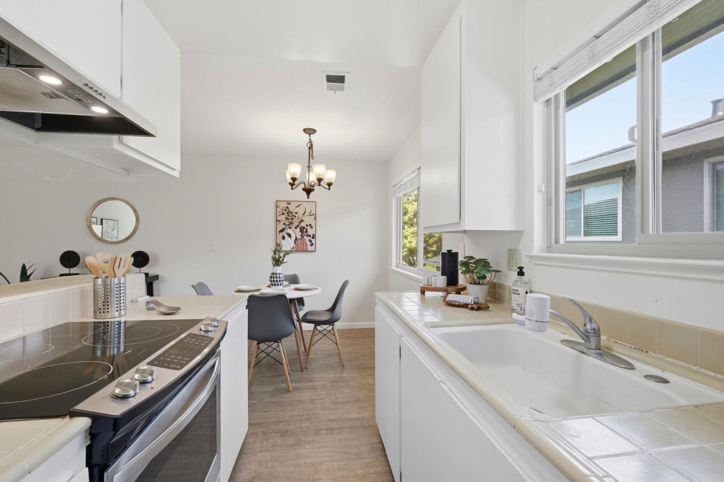 1400 Ruby CT 4