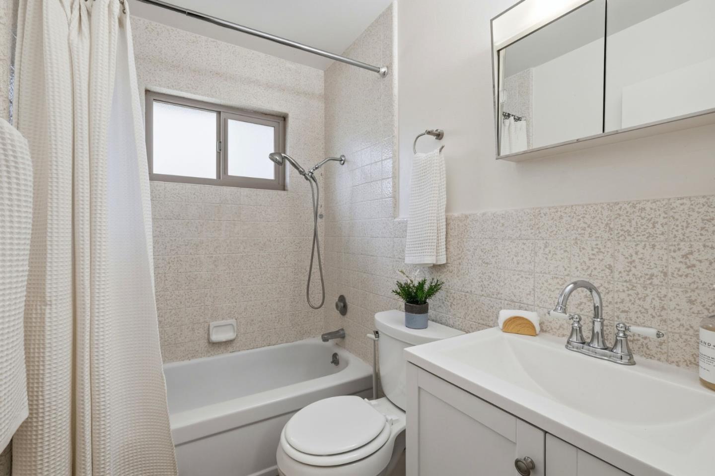 1400 Ruby CT 4