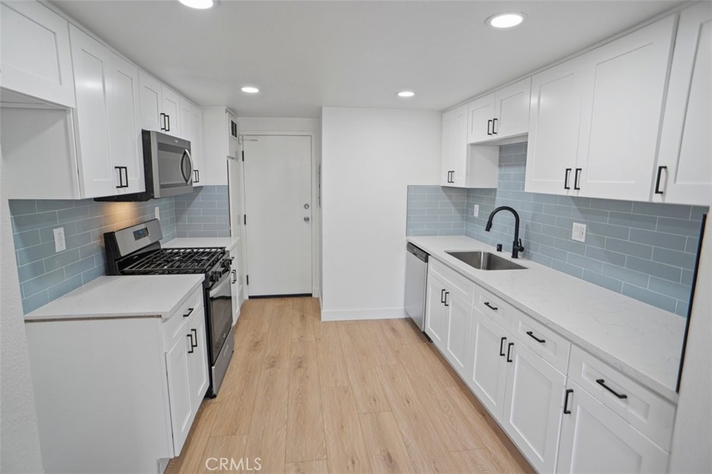 8601 Sunland Boulevard 3