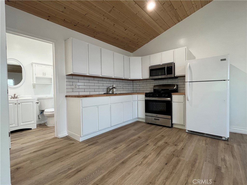 9951 Hayvenhurst