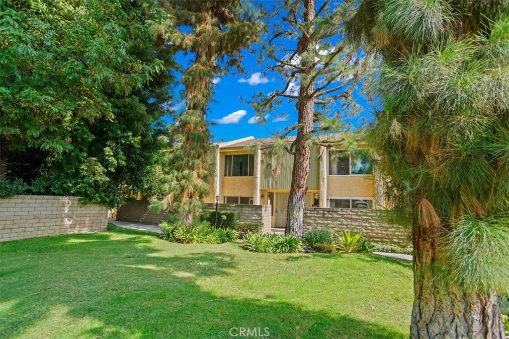 8633 Balboa Boulevard 14