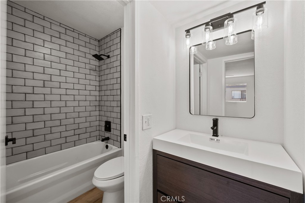 14500 Van Nuys 29