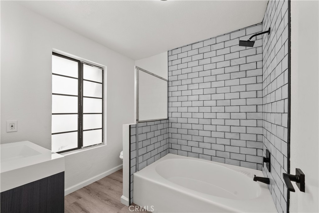 14500 Van Nuys 29