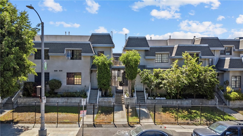 14500 Van Nuys 29