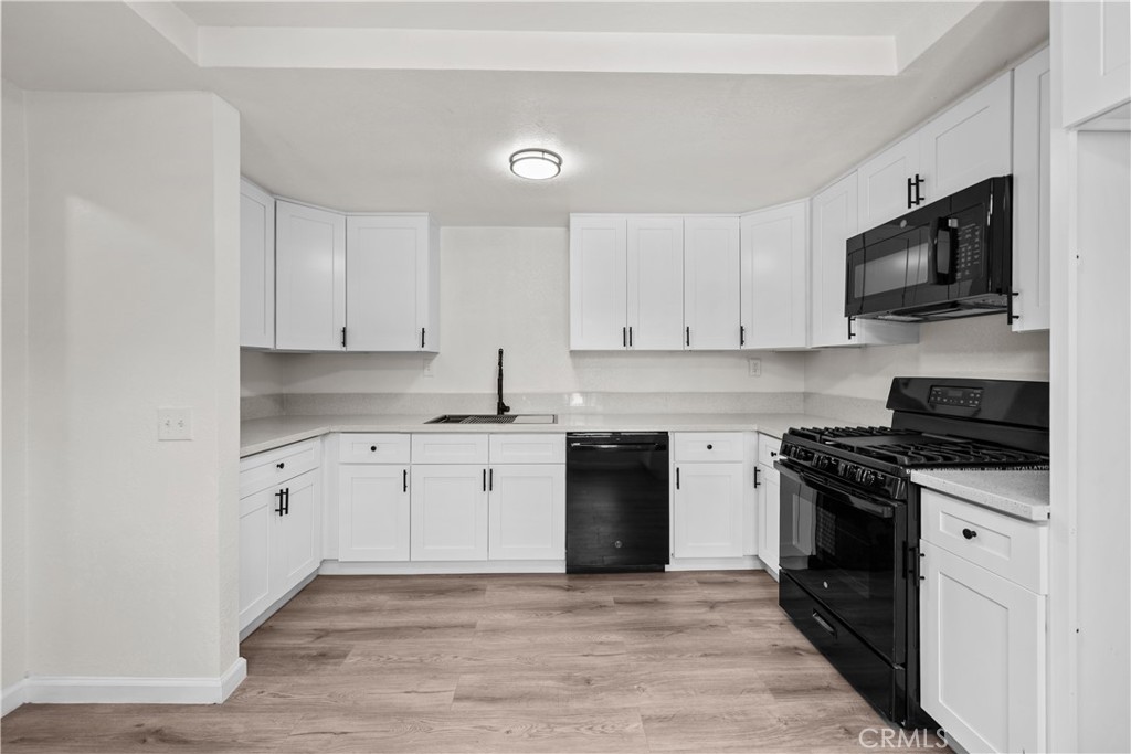 14500 Van Nuys 29
