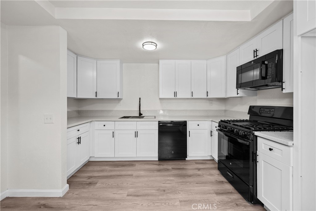 14500 Van Nuys 29