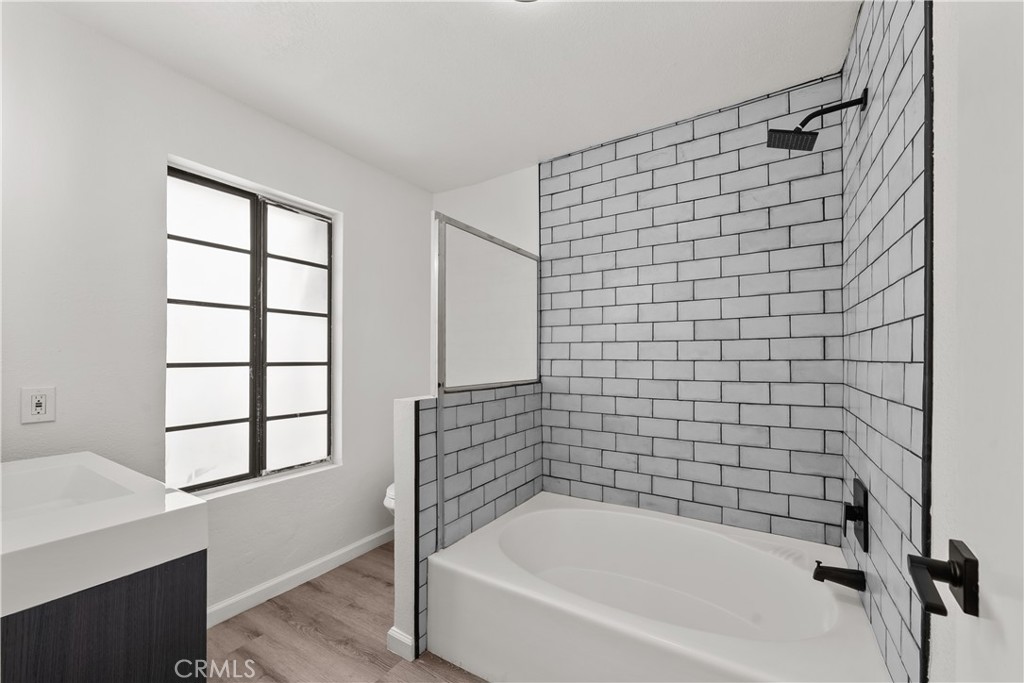 14500 Van Nuys 29