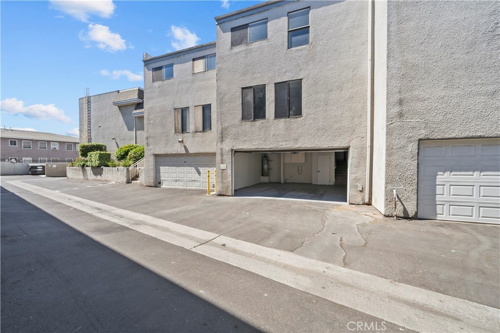 14500 Van Nuys 29