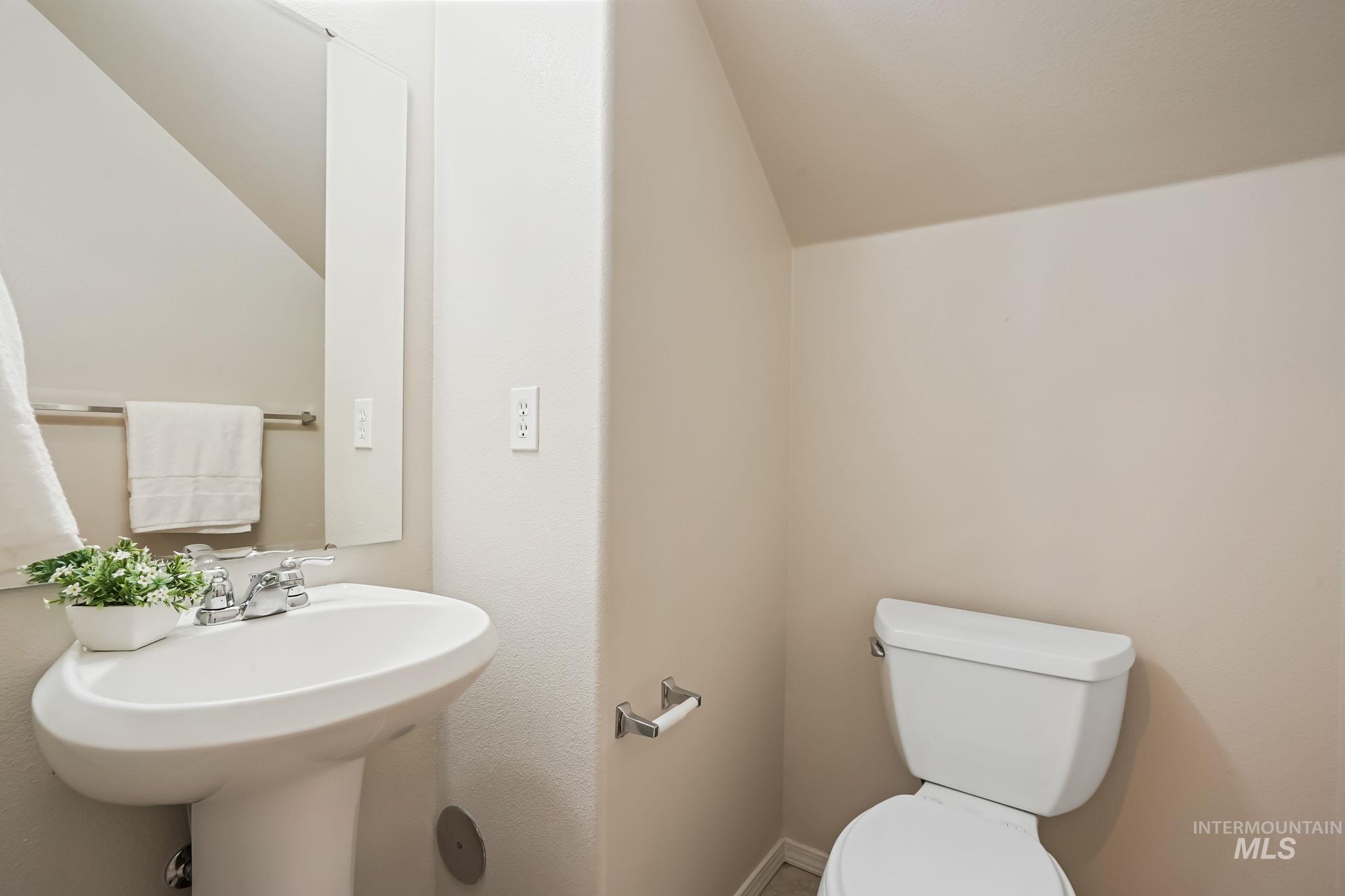 6005 S Harrington Way