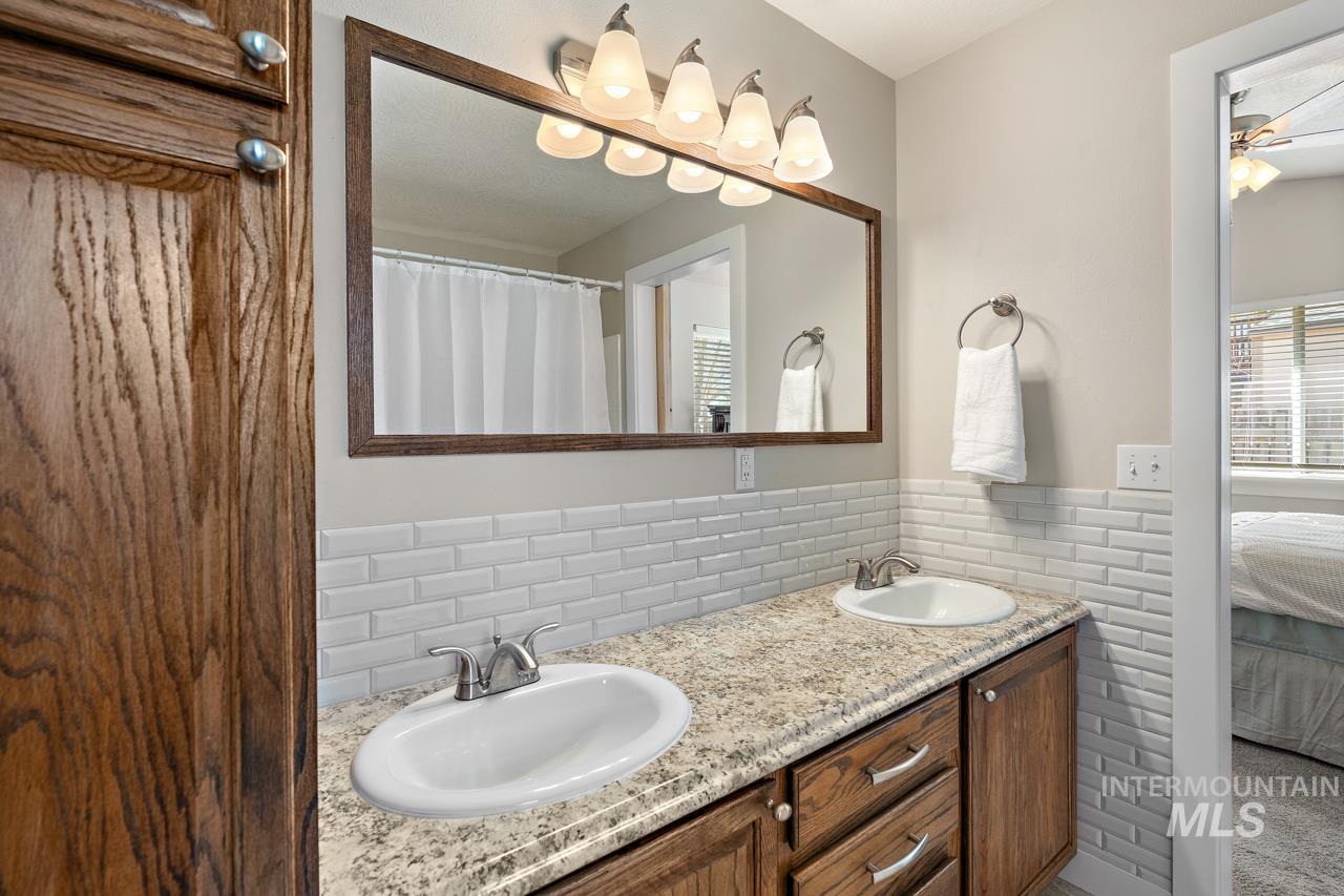 2459 S Ruby Rapids Pl