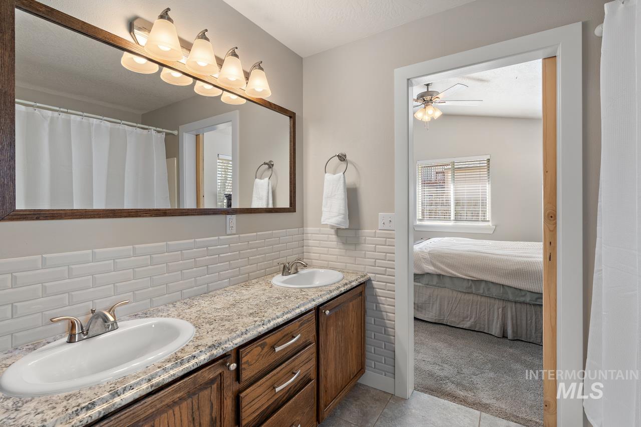 2459 S Ruby Rapids Pl