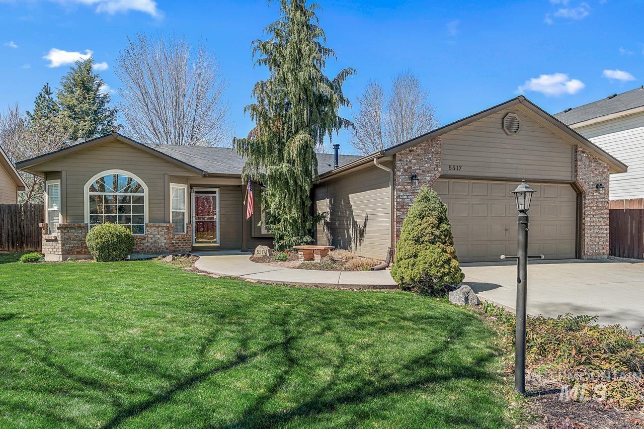5517 N Rosepoint Way