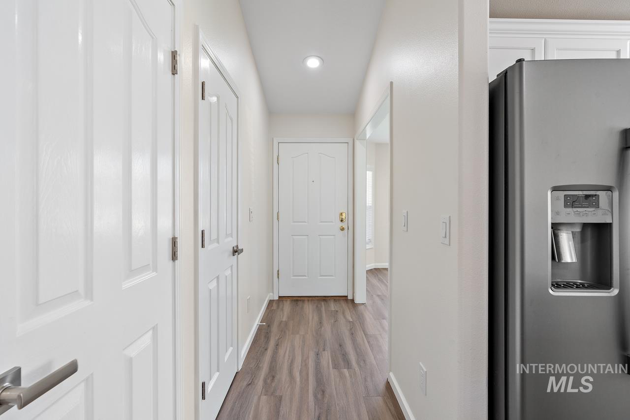 5517 N Rosepoint Way