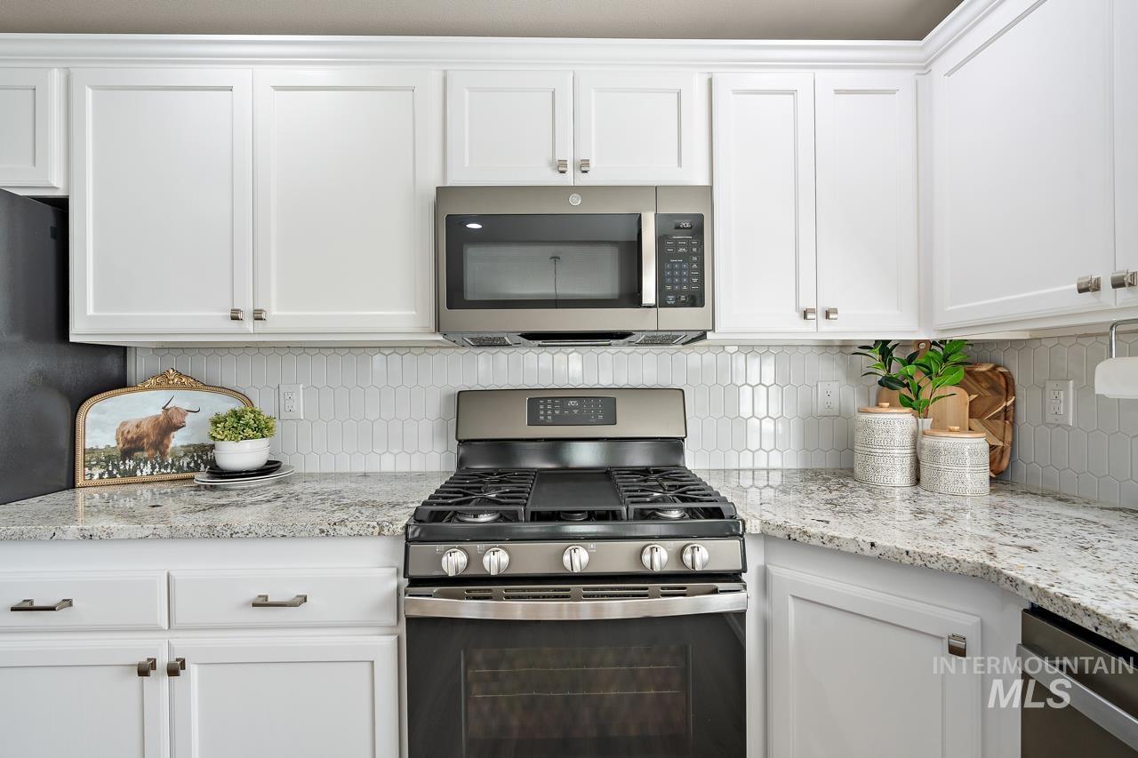 5517 N Rosepoint Way