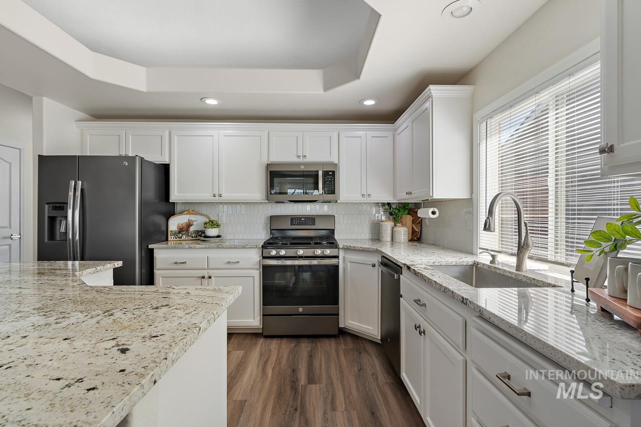 5517 N Rosepoint Way