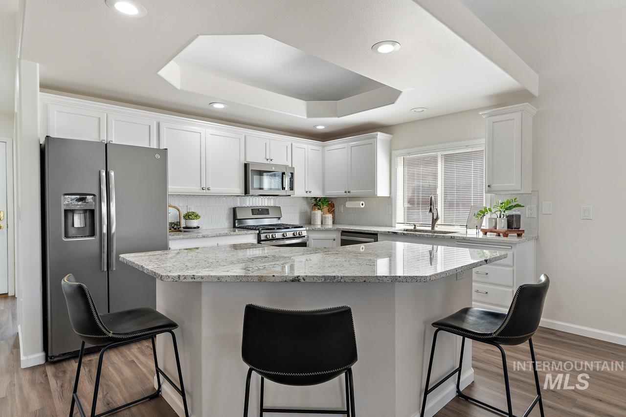 5517 N Rosepoint Way