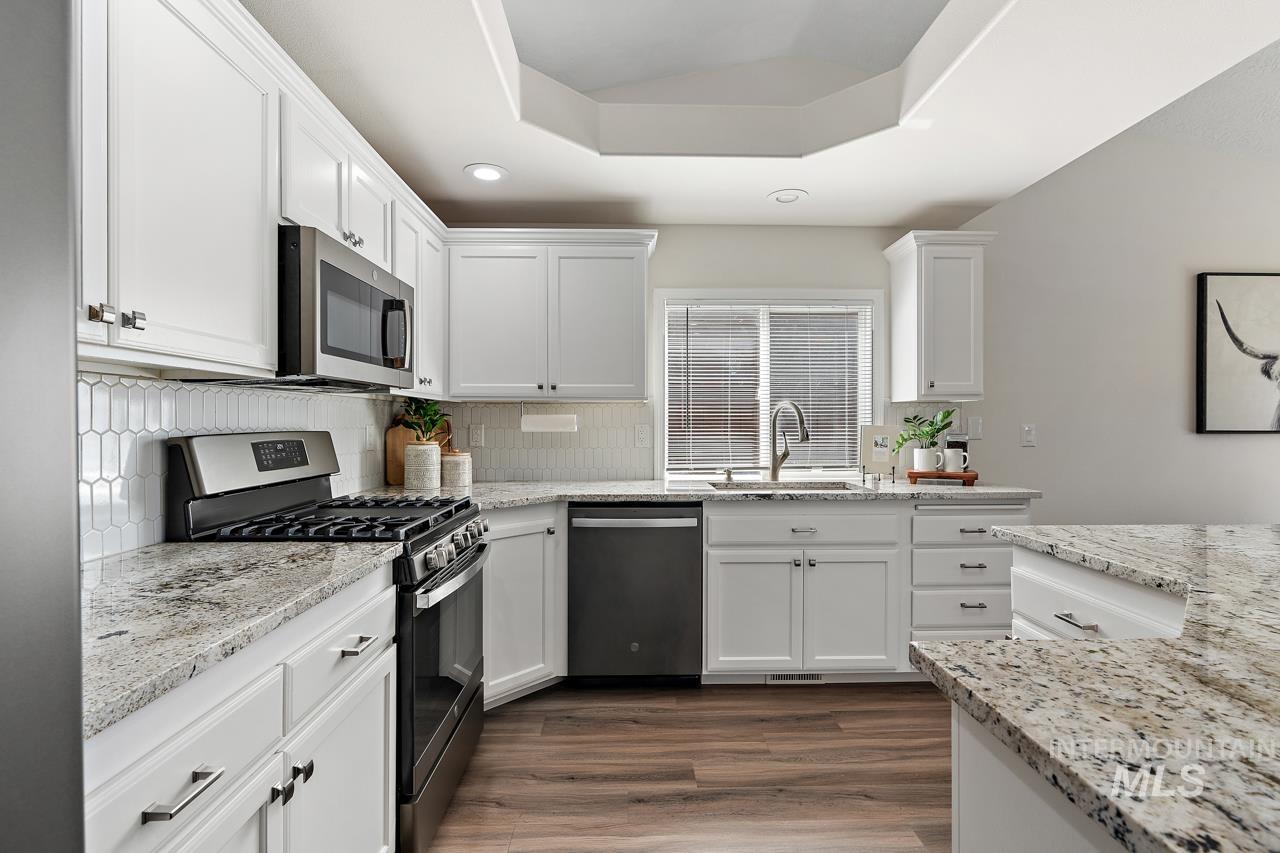 5517 N Rosepoint Way