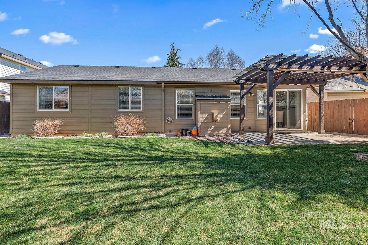 5517 N Rosepoint Way