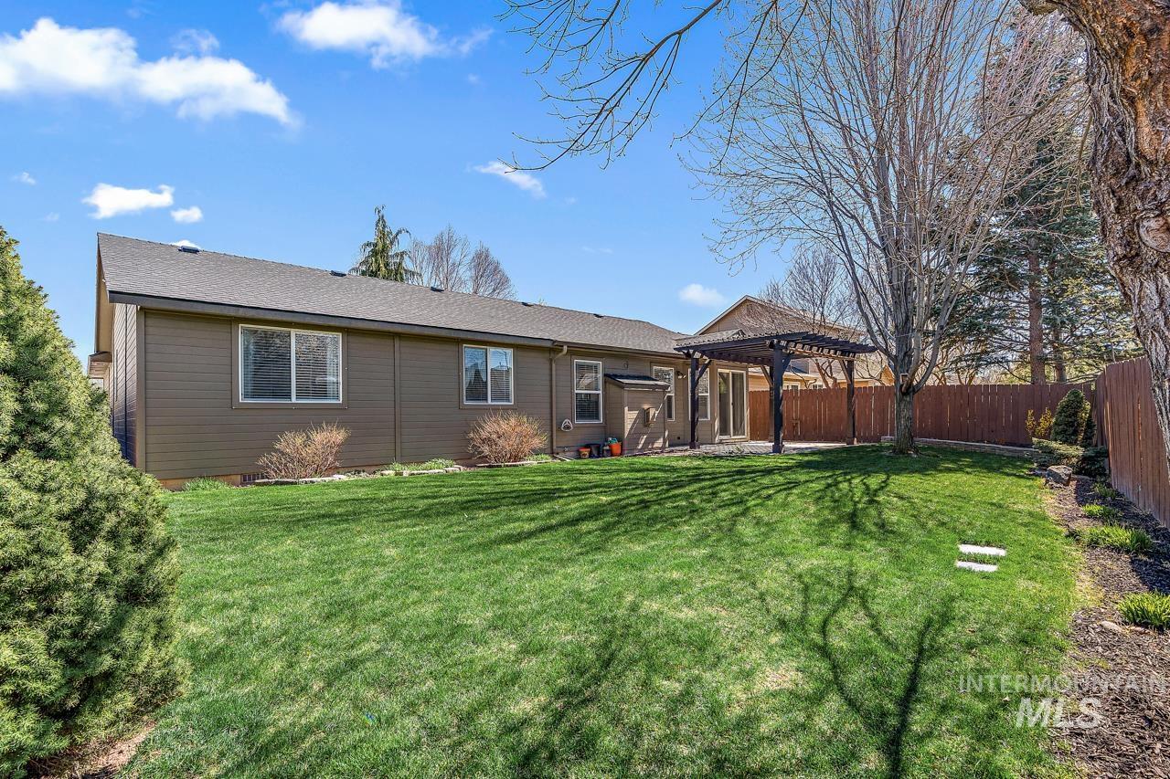 5517 N Rosepoint Way