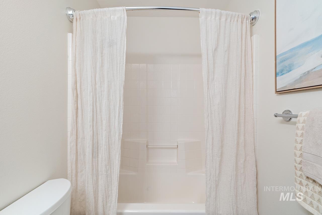 5517 N Rosepoint Way