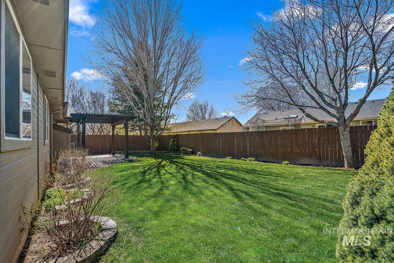 5517 N Rosepoint Way