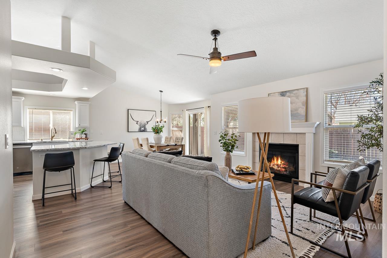 5517 N Rosepoint Way