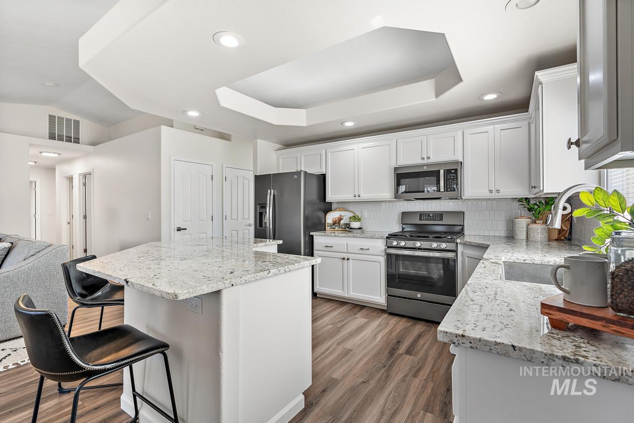 5517 N Rosepoint Way