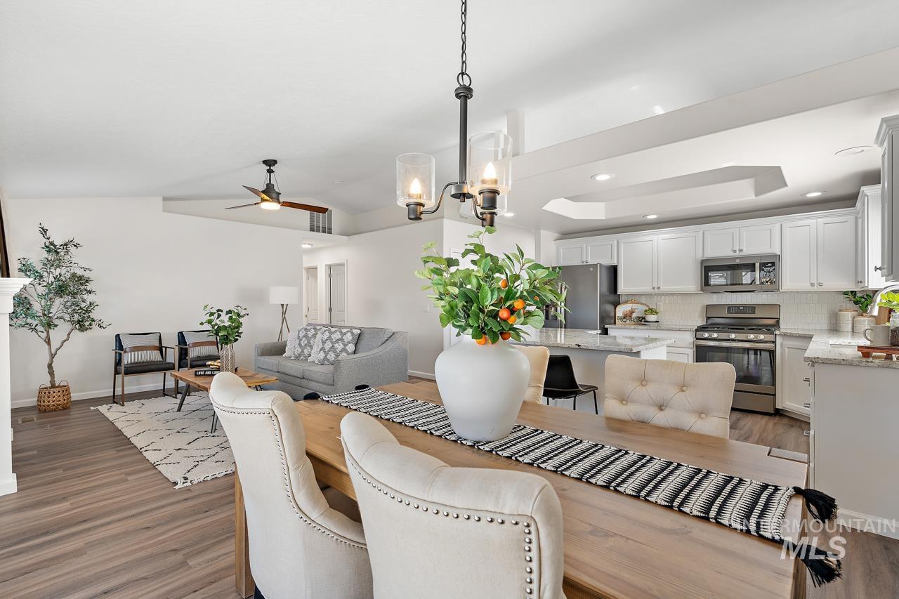 5517 N Rosepoint Way