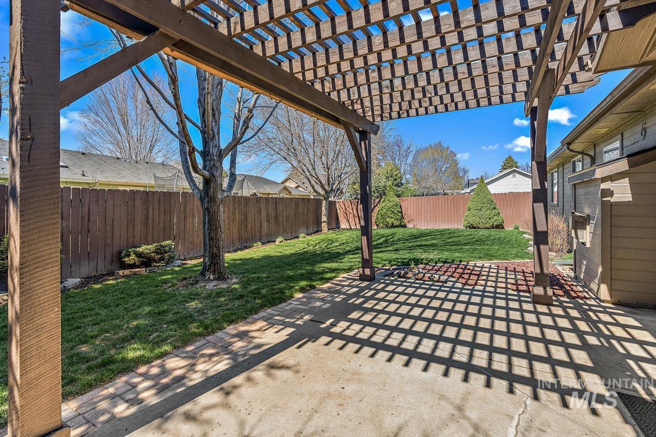 5517 N Rosepoint Way