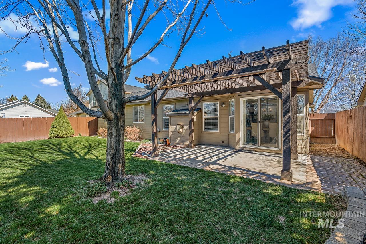 5517 N Rosepoint Way