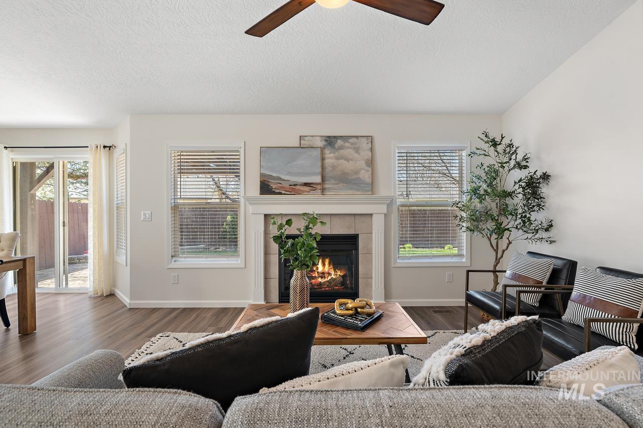 5517 N Rosepoint Way