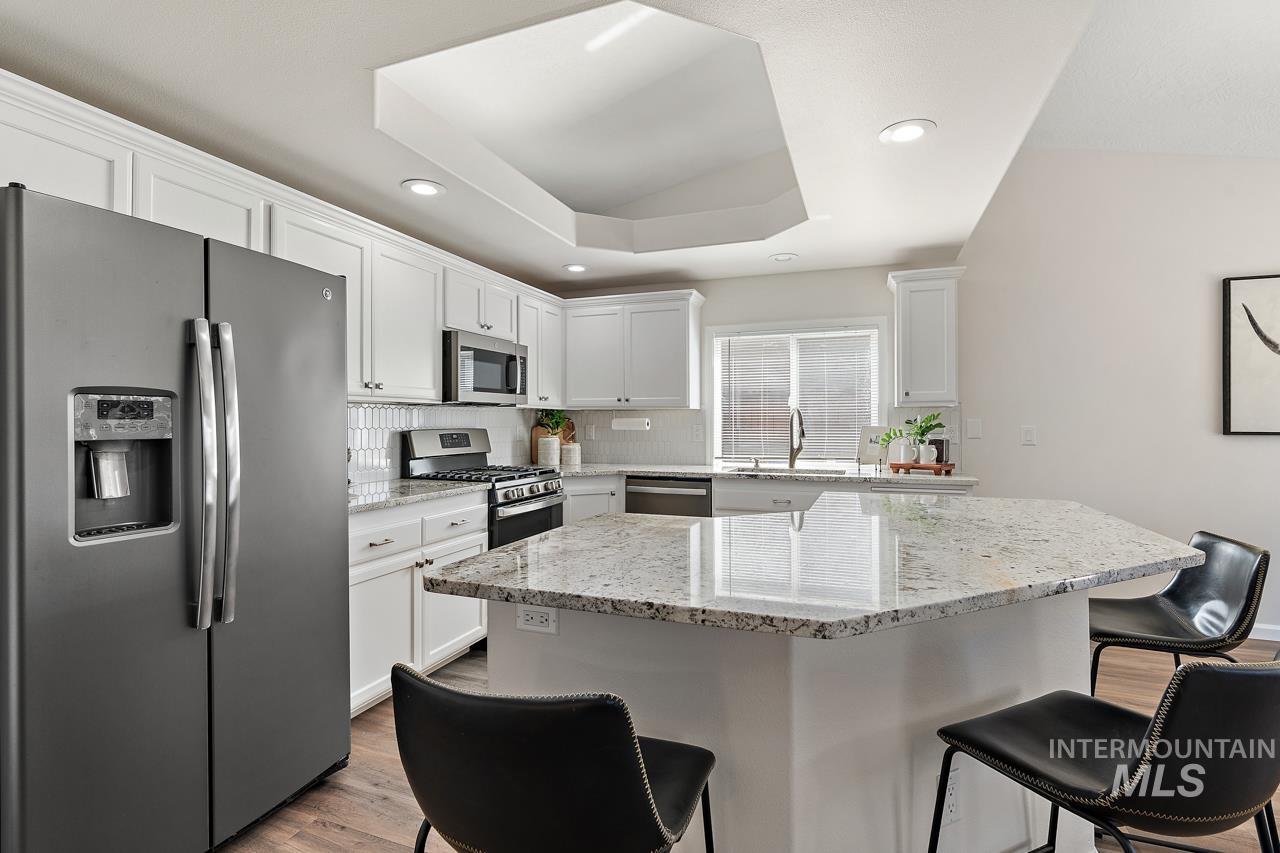 5517 N Rosepoint Way