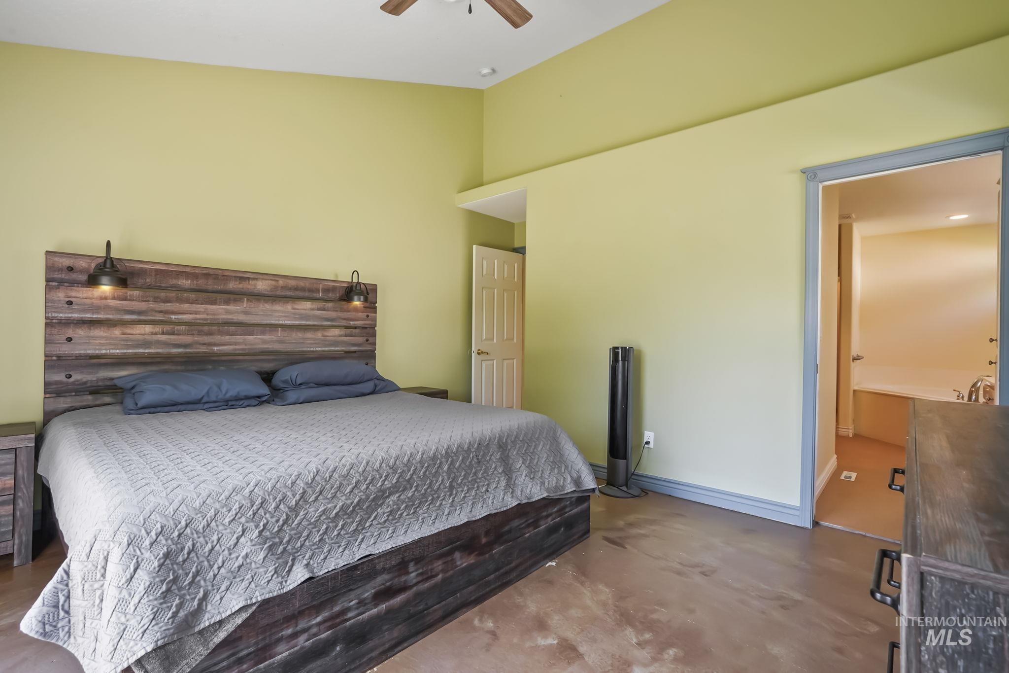 230 S Middle Creek Dr