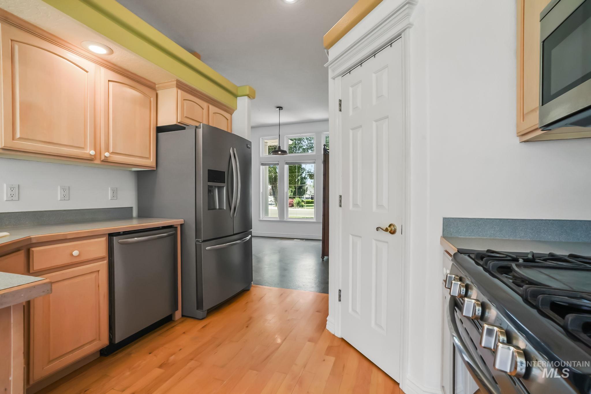 230 S Middle Creek Dr