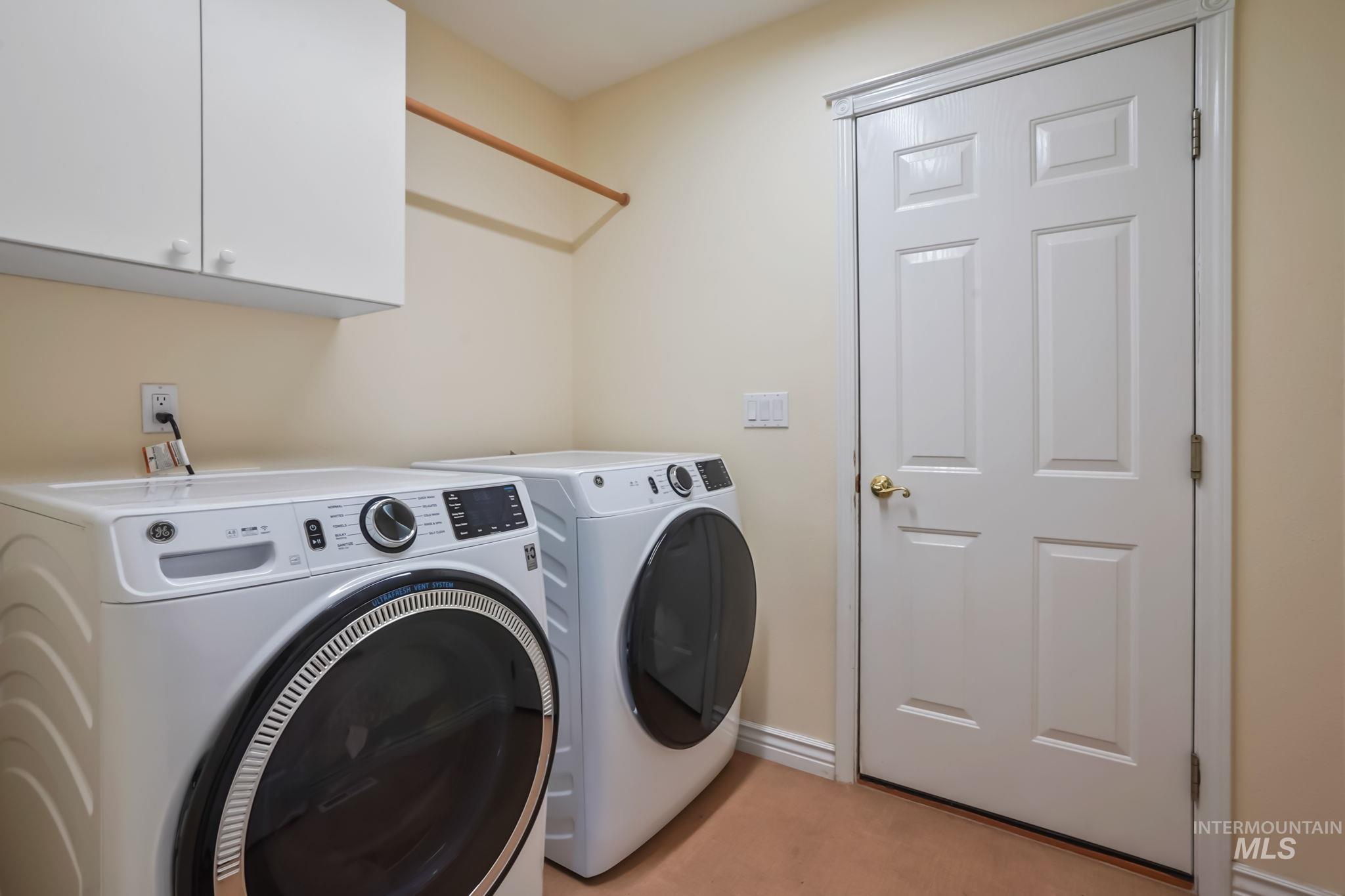 230 S Middle Creek Dr