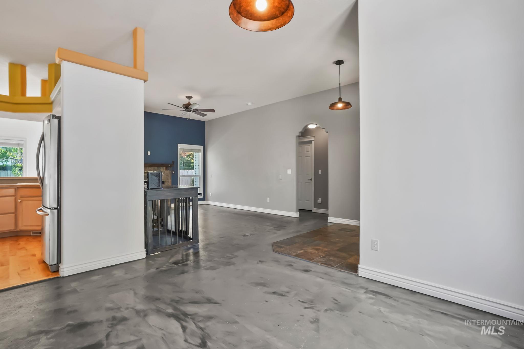 230 S Middle Creek Dr