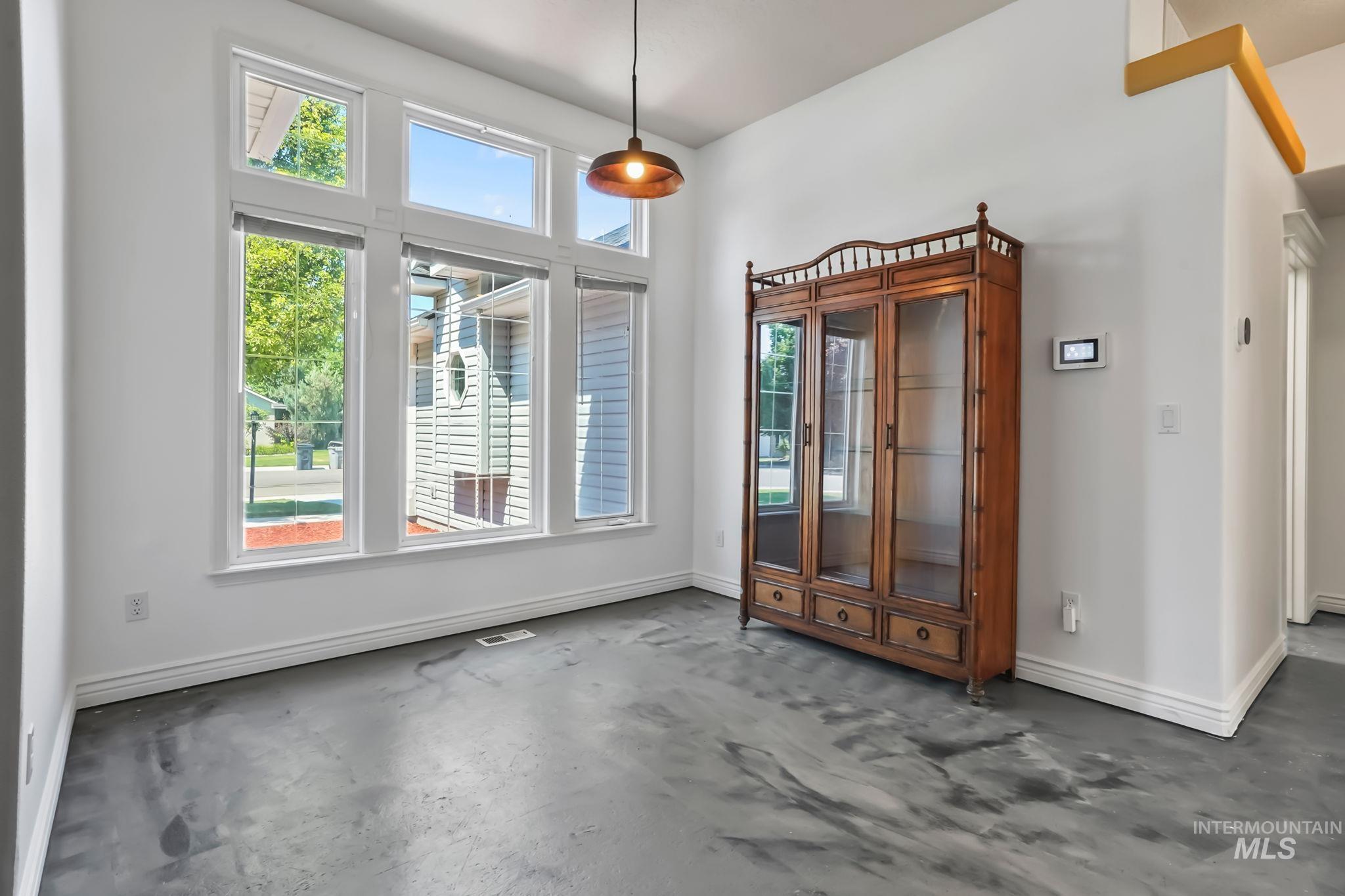 230 S Middle Creek Dr