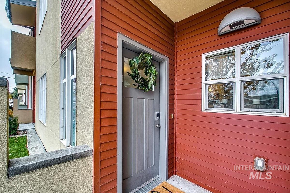 1463 W Grand Ave Unit: 104